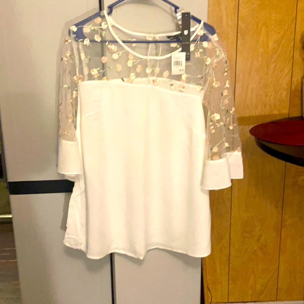 New w/tag white w/sheer flowered sleeves and yoke